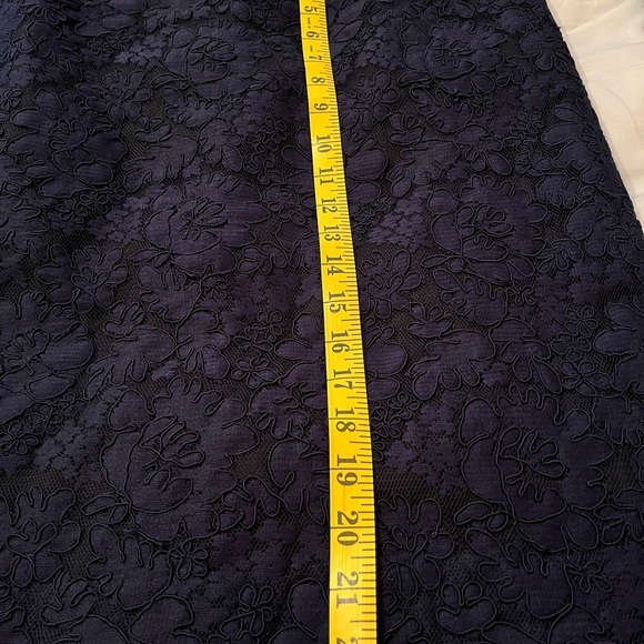 Gorgeous Lace Overlay No. 2 Pencil Skirt from J. Crew in Size 6 - Picture 5 of 7